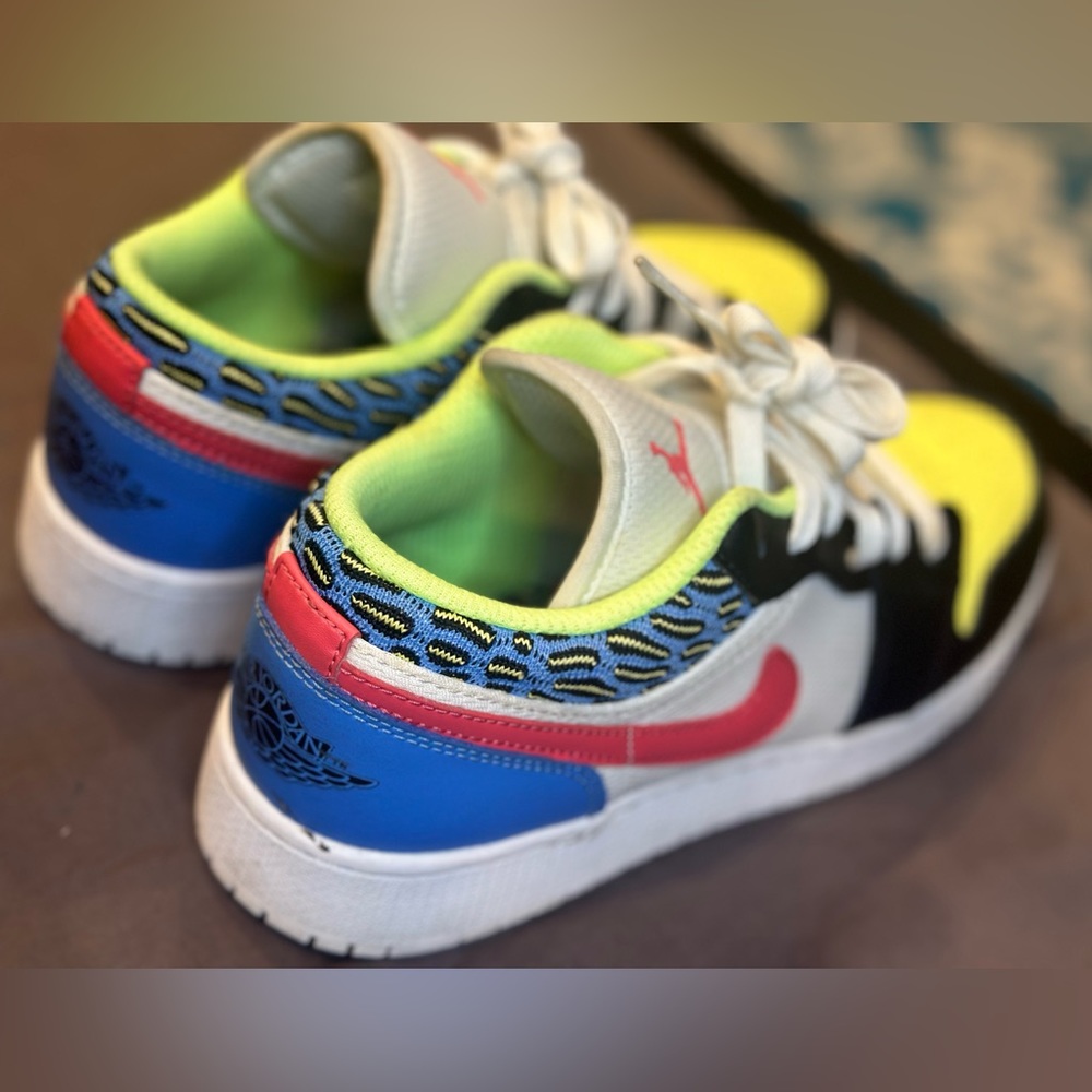 AIR JORDAN 1 LOW “Funky Patterns” - WOMEN 7 / YOUTH 5.5 * GREAT CONDITION !